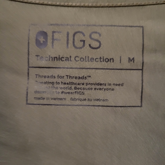 Figs moss green scrub top EUC - Picture 3 of 3